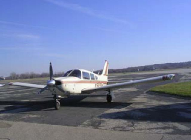Piper Cherokee Arrow (N32764)