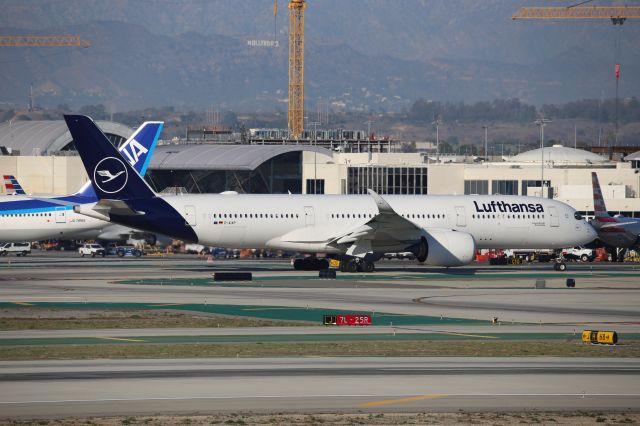 Airbus A350-900 (D-AIXP)