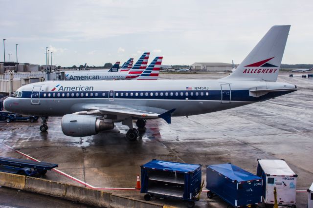 Airbus A319 (N745VJ)
