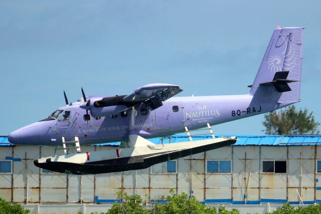 De Havilland Canada Twin Otter (8Q-RAJ) - On final approach on 7-Jan-24.