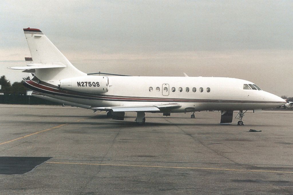 Dassault Falcon 2000 (N275QS) - Parked on the Atlantic Aviation ramp in Mar-06.br /br /Reregistered N229DA 27-Nov-10,br /then N717FM 6-Mar-17,br /then exported to Guernsey 13-Aug-20 as 2-OOOX.