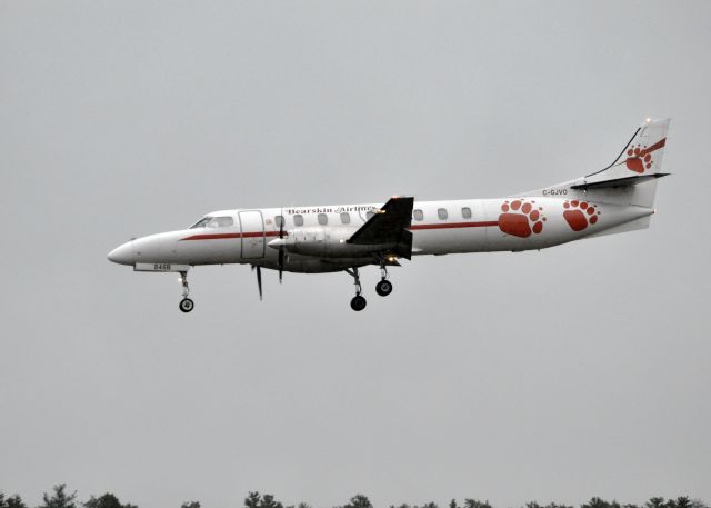 Fairchild Dornier SA-227DC Metro (C-GJVO) - En vol nolisé en partance de CYYZ vers CYEYbr /Cette photo est à son arrivé à CYEYbr /Semble être des représentants de l'eau ESKA