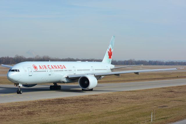 BOEING 777-300ER (C-FIUW)