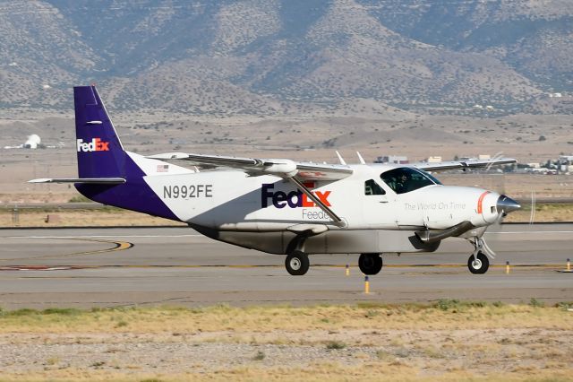 Cessna Caravan (N992FE)