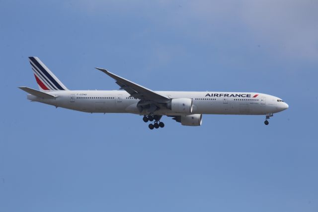 BOEING 777-300ER (F-GZND)