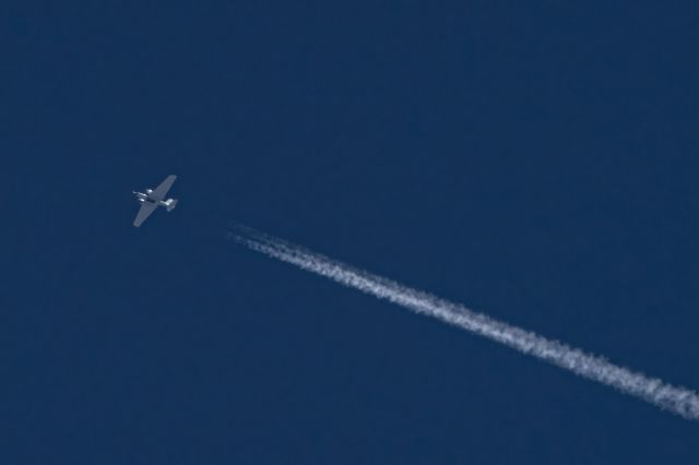 Martin WB-57 (N927NA) - Watched this NASA WB-57 as it approached the Tucson metro area from southern New Mexico.  It conducted three orbits at 47,000 feet in the Tucson metro area before continuing westbound.