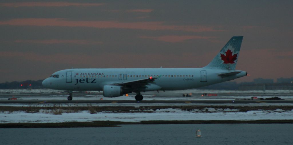 Airbus A320 (C-GPWG)