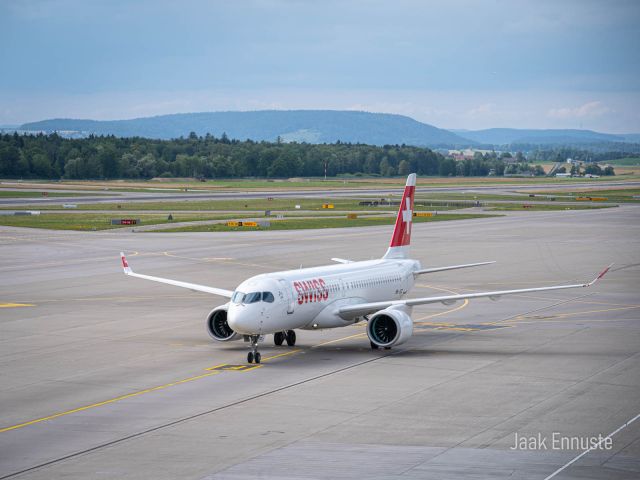 Airbus A220-300 (HB-JCD)