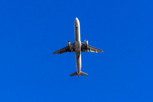 Airbus A321 — - AMerican Airlines A321 landing at PHX on 1/17/21. Taken with a Canon 850D and Sigma 18-35mm Art lens.