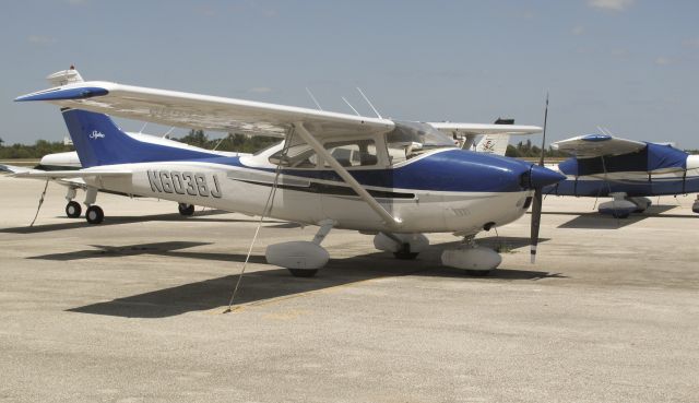 Cessna Skylane (N6038J)