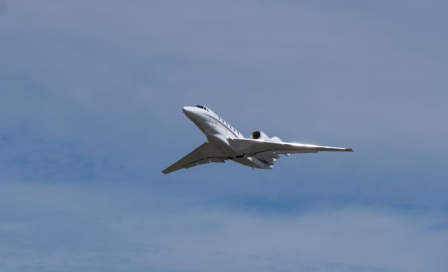 Cessna Citation X (N399LF) - rocketing out of KAPF