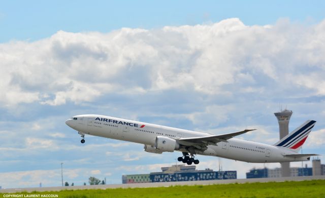 Boeing 777-200 (F-GSQY)