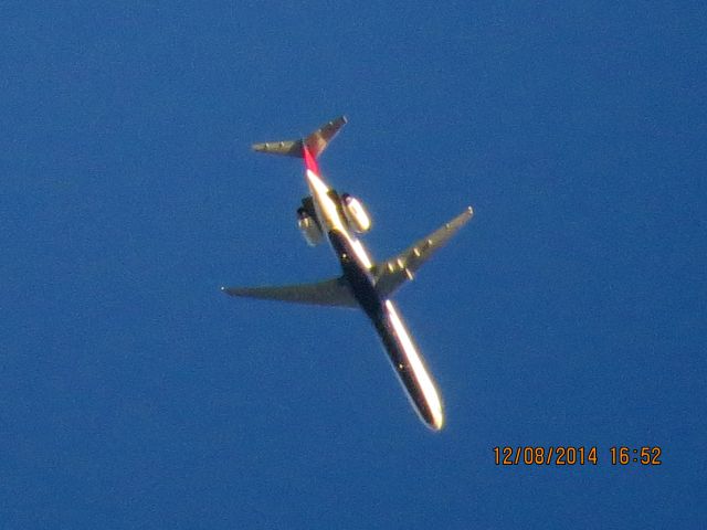 McDonnell Douglas MD-90 (N922DX) - Delta Airlines flight 2442 from DEN to ATL over Baxter Springs Kansas (78KS) at 31,000 feet.