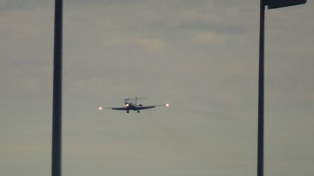 McDonnell Douglas MD-90 (N928DN) - Landing runway 2L.