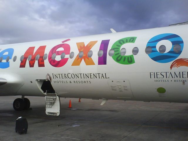 Fokker 100 (XA-MOK) - MEXICANA CLICK F100 POS.06 APTO DE GDL.