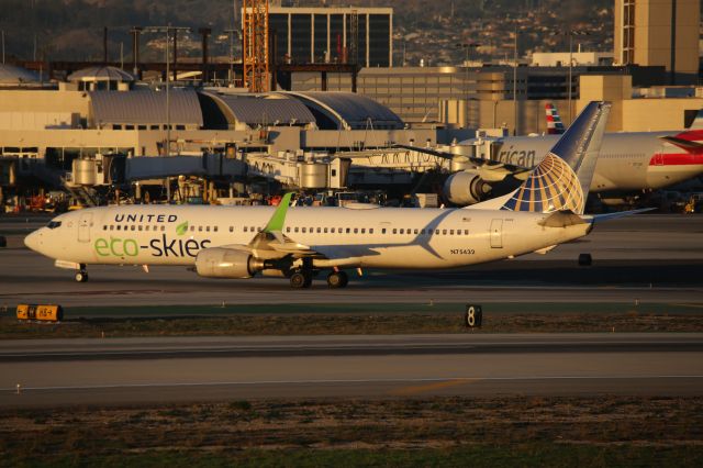 Boeing 737-900 (N75432)