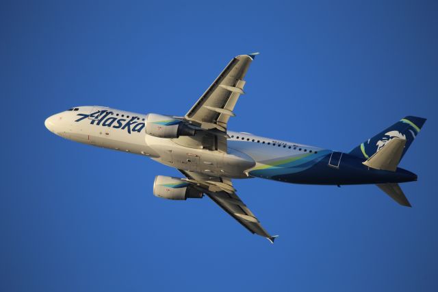 Airbus A320 (N622VA)