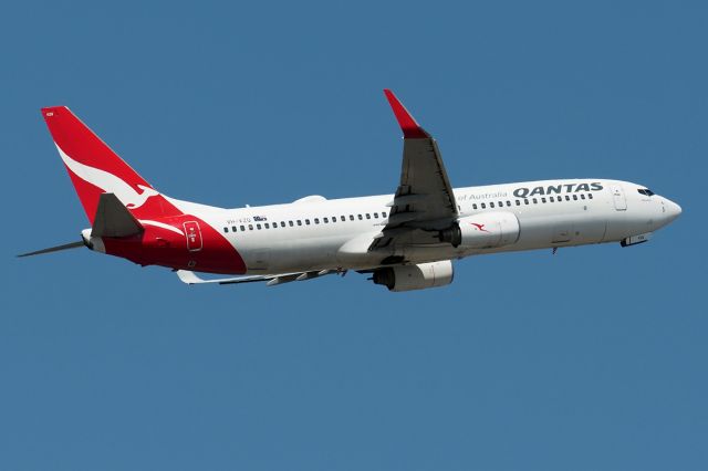 Boeing 737-700 (VH-VZQ) - Boeing 737-838 cn39357_3743. Qantas VH-VZQ Belconnen rwy 21 departure YPPH 15 Oct 2022