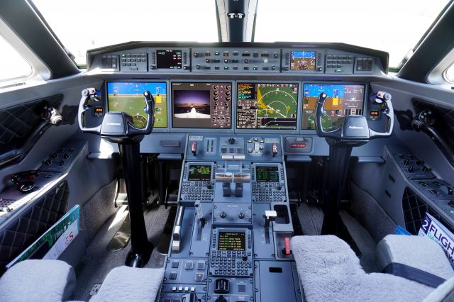 Gulfstream Aerospace Gulfstream G650 (A7-CGB) - Cockpit of a Qatar Executive Gulfstream G650ER at Farnborough International Airshow 2022 (19th July 2022).