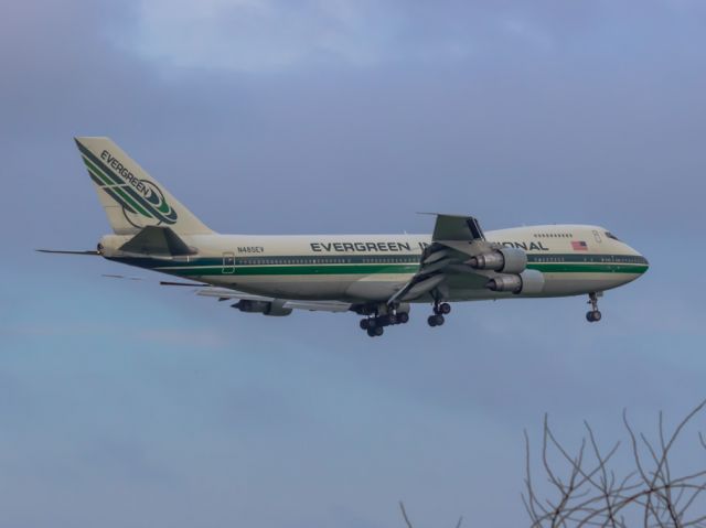 Boeing 747-400 (N485EV)