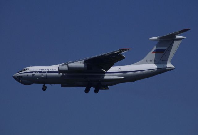 Ilyushin Il-76 (RA-76785) - Final Approach to Narita Intl Airport Rwy34L on 1998/09/13