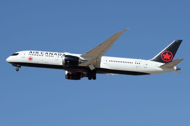 Boeing 787-9 Dreamliner (C-FVLX) - 27/01/2023:br /The daily flight to Toronto (YYZ) after T/O from runway 26.