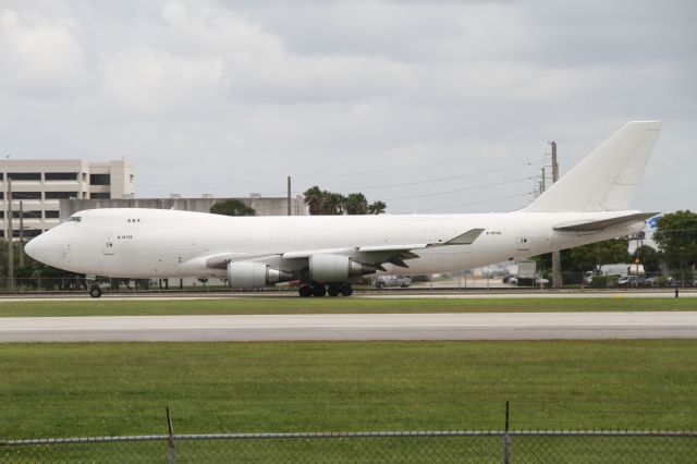 Boeing 747-400 (B-18722)