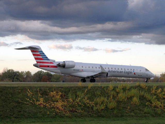 Canadair Regional Jet CRJ-700 (N512AE)