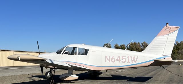 Piper Cherokee (N6451W)