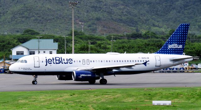Airbus A320 (N652JB)
