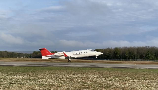 Learjet 60 (N6144)