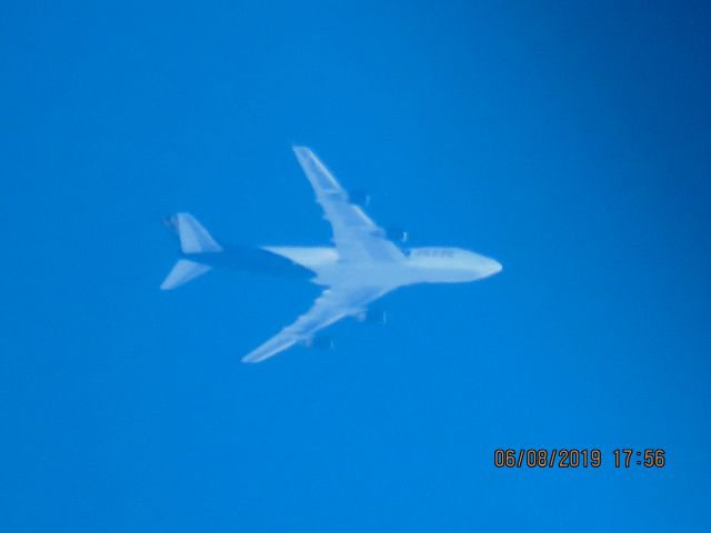 Boeing 747-400 (N415MC)