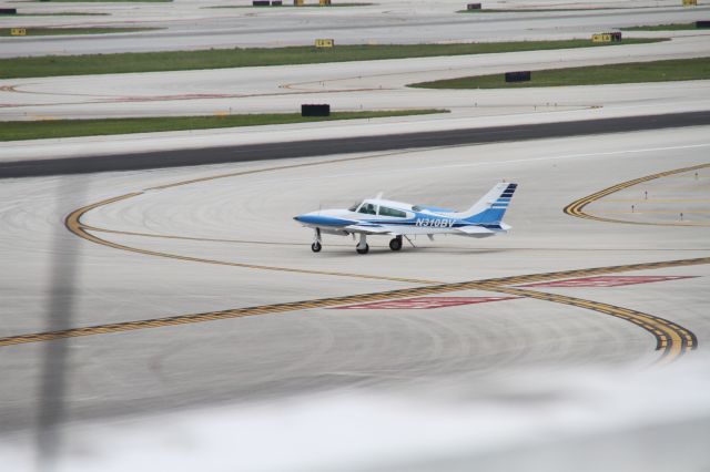 Cessna 310 (N310BV)