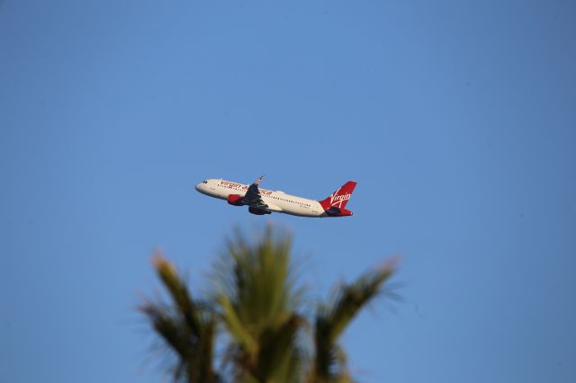 Airbus A320 (N286VA)