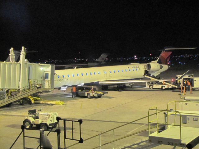 Canadair Regional Jet CRJ-900 (N600LR)