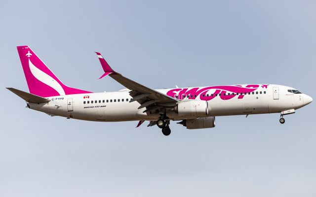 Boeing 737-800 (C-FYPB)