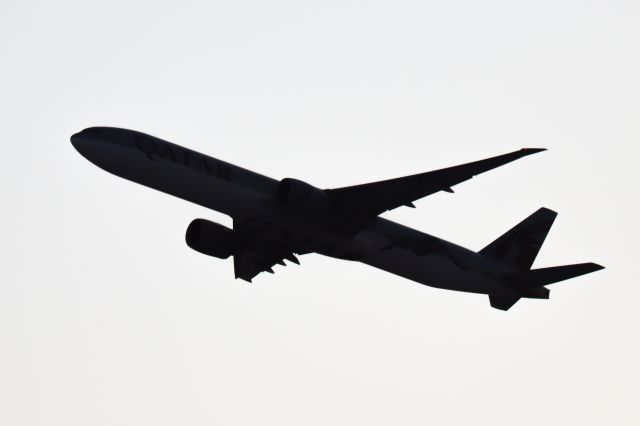 BOEING 777-300ER (A7-BEK)