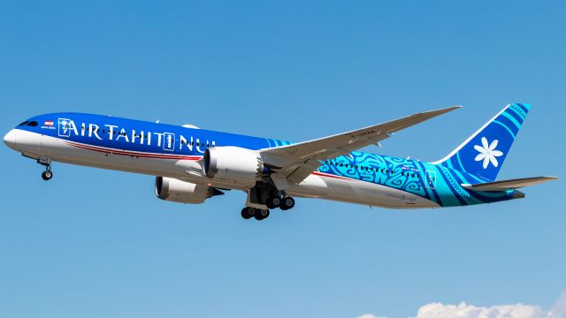 Boeing 787-9 Dreamliner (F-OVAA) - Air Tahiti Nui's newest 787-9 departing KPDX as BOE926 heavy.