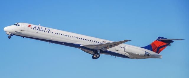 McDonnell Douglas MD-88 (N984DL) - Off to ATL!