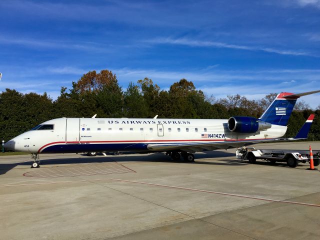 Canadair Regional Jet CRJ-200 (N414ZW) - Catch this livery while you can!