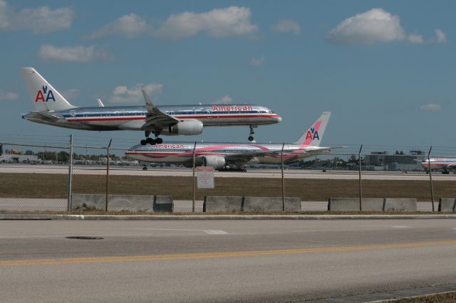 BOEING 767-200 (N630AA)