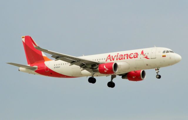 Airbus A320 (N745AV)