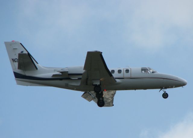 Cessna 500 Citation 1 (N233JJ) - Landing on runway 14 at the Shreveport Regional airport.