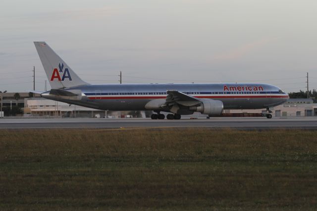 BOEING 767-300 (N39367)