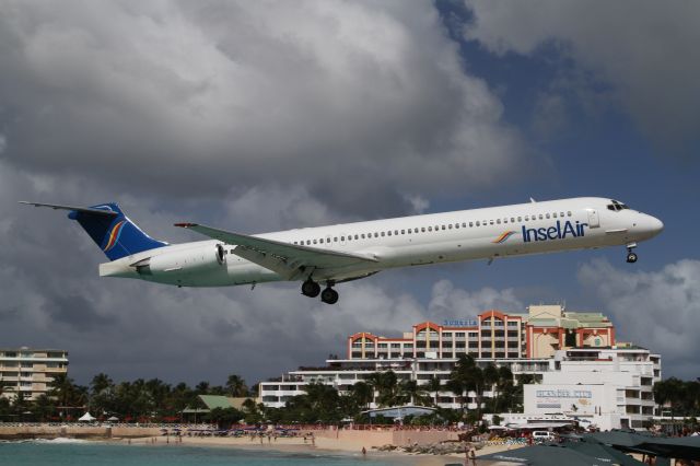 McDonnell Douglas MD-80 (PJ-MDF) - High AOA on late final for St Maarten - Dec 21, 2013