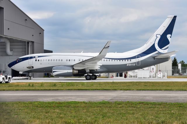 Boeing 737-700 (N101TD) - Indianapolis Colt's owner's personal ride. Ain't she sweet?