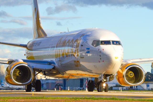 Boeing 737-800 (LV-HKN)