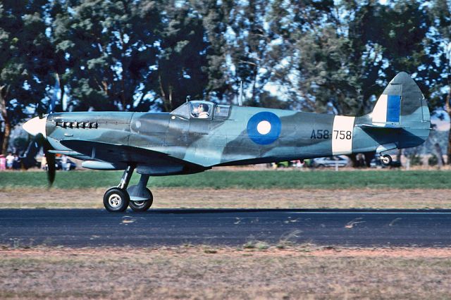 SUPERMARINE Spitfire (VH-HET) - SUPERMARINE 359 SPITFIRE HF9C - REG : VH-HET (CN 6S/581740) - MANGALORE VIC. AUSTRALIA - YMNG (19/4/1992) NOT TO MANY LEFT THESE DAYS, TAKEN AT THE MANGALORE AIRE SOW 1992. 35MM SLIDE SCANNED WITH A EPSON PERFECTION V700 FLATBED SCANNER.