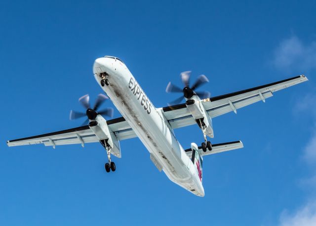 de Havilland Dash 8-400 (C-GXJZ) - An Air Canada Express/Jazz Air Dash 8 landing at Montreal.