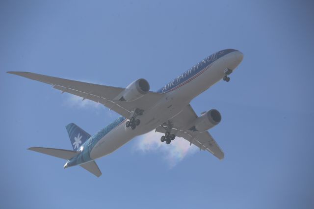 Boeing 787-9 Dreamliner (F-OMUA)